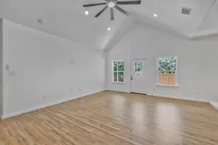 2617 Hillside Dr, Granbury, TX 76048 - Photo 10