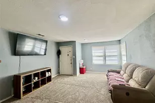 5629 Wainwright Dr, Fort Worth, TX 76112 - Photo 2