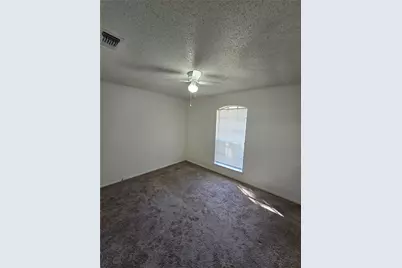 837 W Wintergreen Road W, Lancaster, TX 75134 - Photo 6