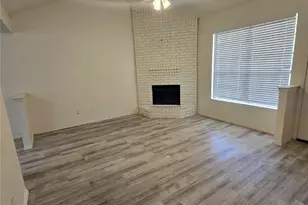 837 W Wintergreen Road W, Lancaster, TX 75134 - Photo 2