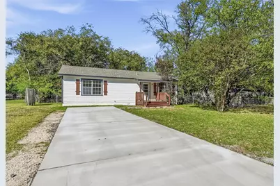 704 Graham Street, Cleburne, TX 76033 - Photo 2