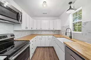 704 Graham St, Cleburne, TX 76033 - Photo 4