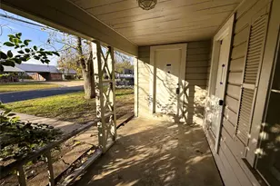 402 W 4th St, Kaufman, TX 75142 - Photo 2