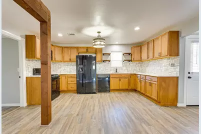 2725 Livingston Avenue, Fort Worth, TX 76110 - Photo 10