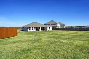 2673 River Bank Dr, Burleson, TX 76028 - Photo 24