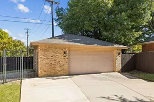 1060 Rosewood Dr, Grapevine, TX 76051 - Photo 36