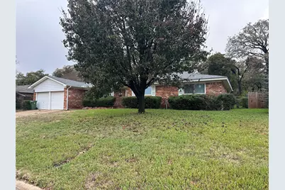 532 Plainview Drive, Hurst, TX 76054 - Photo 2