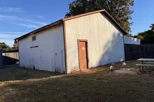 401 Vaughn St, Burkburnett, TX 76354 - Photo 22