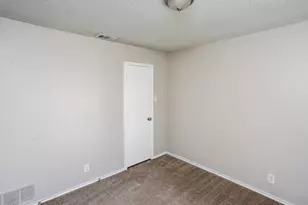 1400 Thackery Dr, Arlington, TX 76018 - Photo 12