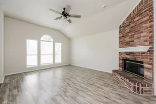 204 Meadowbrooke Dr, Cedar Hill, TX 75104 - Photo 4