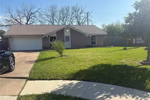 501 Kingston Dr, Grand Prairie, TX 75051 - Photo 2