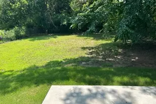 419 Miller St, Bowie, TX 76230 - Photo 2