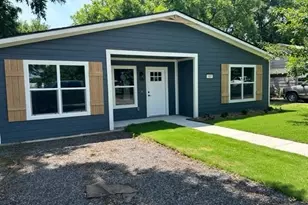 419 Miller St, Bowie, TX 76230 - Photo 1