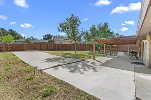 2901 Woodhaven, Carrollton, TX 75007 - Photo 2