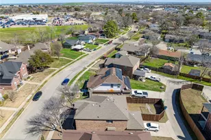 398 N Shore Pl, Lewisville, TX 75067 - Photo 4