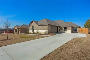 106 E Southbrook Dr, Glenn Heights, TX 75154 - Photo 2