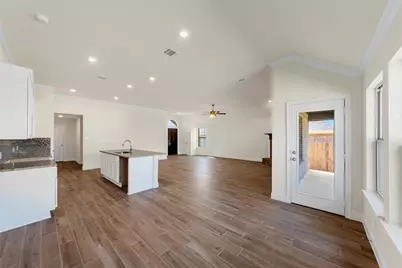 106 E Southbrook Drive, Glenn Heights, TX 75154 - Photo 8