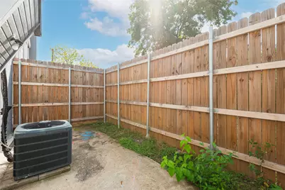 4624 San Jacinto Street #B, Dallas, TX 75204 - Photo 2