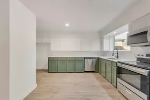 310 Old Mill Ln, Dallas, TX 75107 - Photo 10