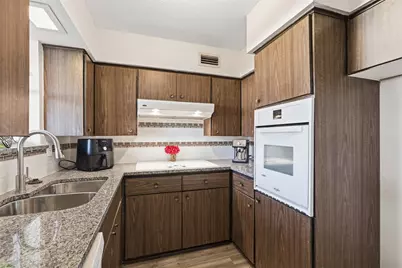 5817 Sandhurst Lane #B, Dallas, TX 75206 - Photo 12