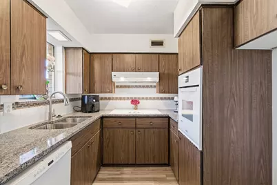 5817 Sandhurst Lane #B, Dallas, TX 75206 - Photo 12