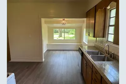 712 E Main Street, Whitesboro, TX 76273 - Photo 4