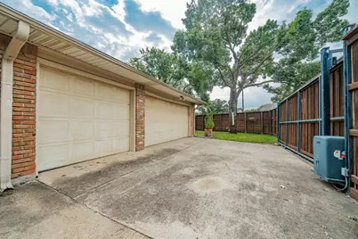 9511 Fallbrook Drive, Dallas, TX 75243 - Photo 40