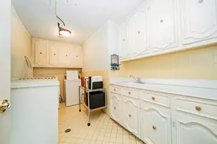 9511 Fallbrook Dr, Dallas, TX 75243 - Photo 32