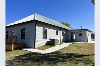 724 Franklin, Bellevue, TX 76228 - Photo 4