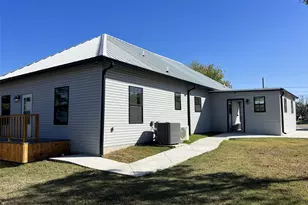 724 Franklin, Bellevue, TX 76228 - Photo 4