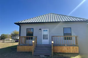 724 Franklin, Bellevue, TX 76228 - Photo 6