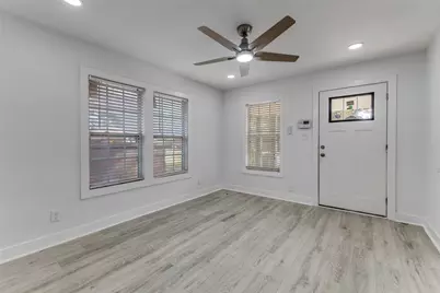 3239 Spring Avenue, Dallas, TX 75215 - Photo 2