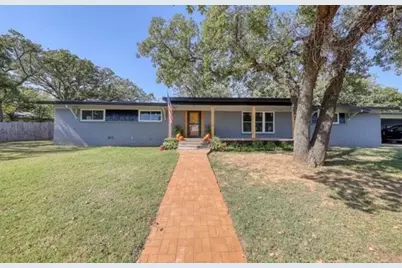 1201 NW 6th Avenue, Mineral Wells, TX 76067 - Photo 2