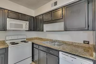 9825 N Walnut St, Dallas, TX 75243 - Photo 14