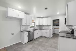 1204 John Reagan St, Benbrook, TX 76126 - Photo 10