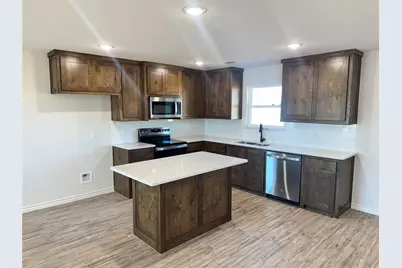 1008 Morgan Court, Springtown, TX 76082 - Photo 2