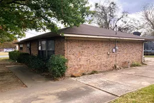 202 W Vernon St, Bells, TX 75414 - Photo 4