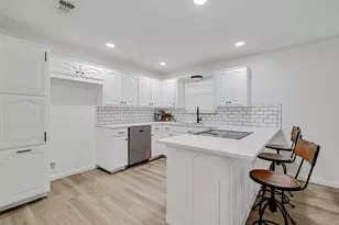 341 Dian St, Burleson, TX 76028 - Photo 10