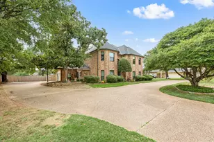 1303 Crest Dr, Colleyville, TX 76034 - Photo 2