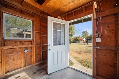 701 Poindexter Avenue, Cleburne, TX 76033 - Photo 24