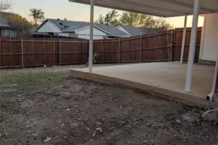 1310 Rosewood Ln, Lancaster, TX 75146 - Photo 10