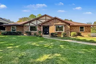 2200 Midhurst Dr, Arlington, TX 76013 - Photo 2