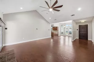 813 Timberline Ct, DeSoto, TX 75115 - Photo 2