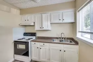 512 S Delaware St, Irving, TX 75060 - Photo 2