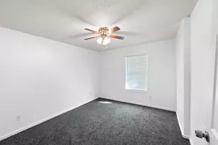 136 N Polk St, DeSoto, TX 75116 - Photo 14