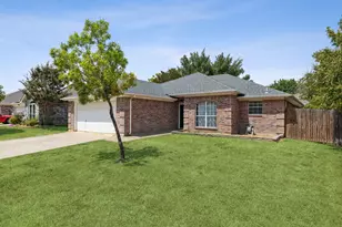 2707 Yorkfield Ct, Arlington, TX 76001 - Photo 2