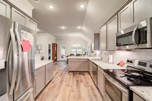 709 Nolan Dr, Sherman, TX 75092 - Photo 4