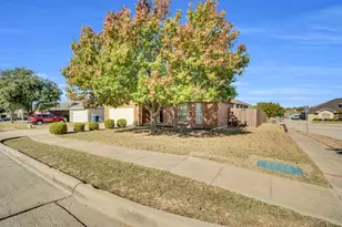 916 Joshua Dr, Burleson, TX 76028 - Photo 4