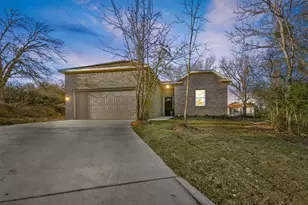 2441 Glen Garden Ave, Fort Worth, TX 76119 - Photo 2