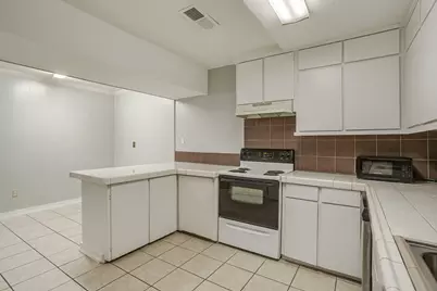 5201 Curzon Avenue #14, Fort Worth, TX 76107 - Photo 8